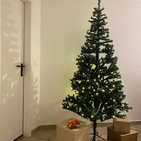 Apartment In Vienna Suburbs - 40 Min From Vienna Center