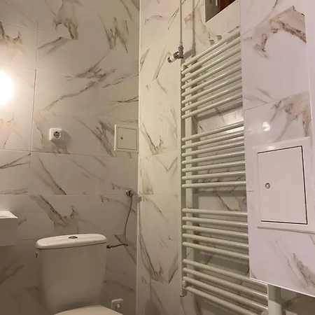 Apartment In Vienna Suburbs - 40 Min From Vienna Center