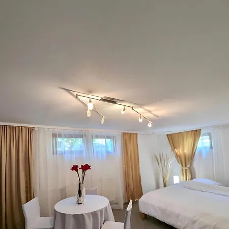 In Vienna Suburbs - 40 Min From Vienna Center Apartment *