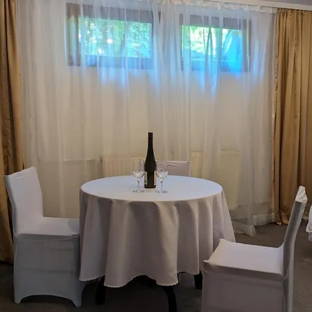 In Vienna Suburbs - 40 Min From Vienna Center Apartment *