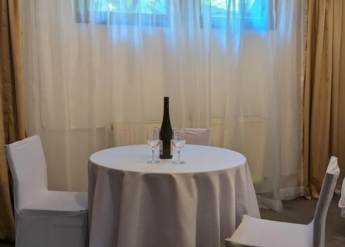 In Vienna Suburbs - 40 Min From Vienna Center Apartman *