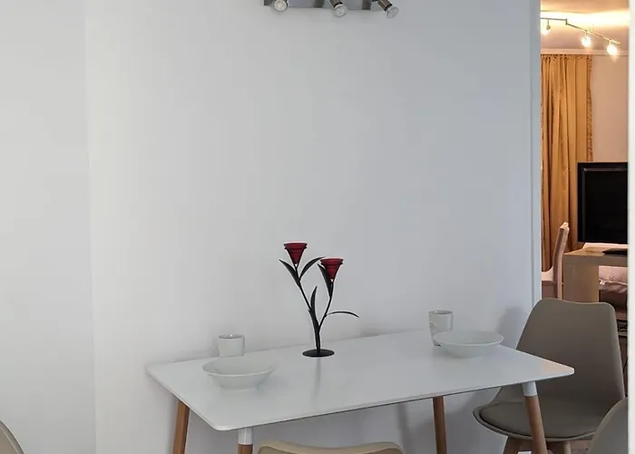 Apartman In Vienna Suburbs - 40 Min From Vienna Center